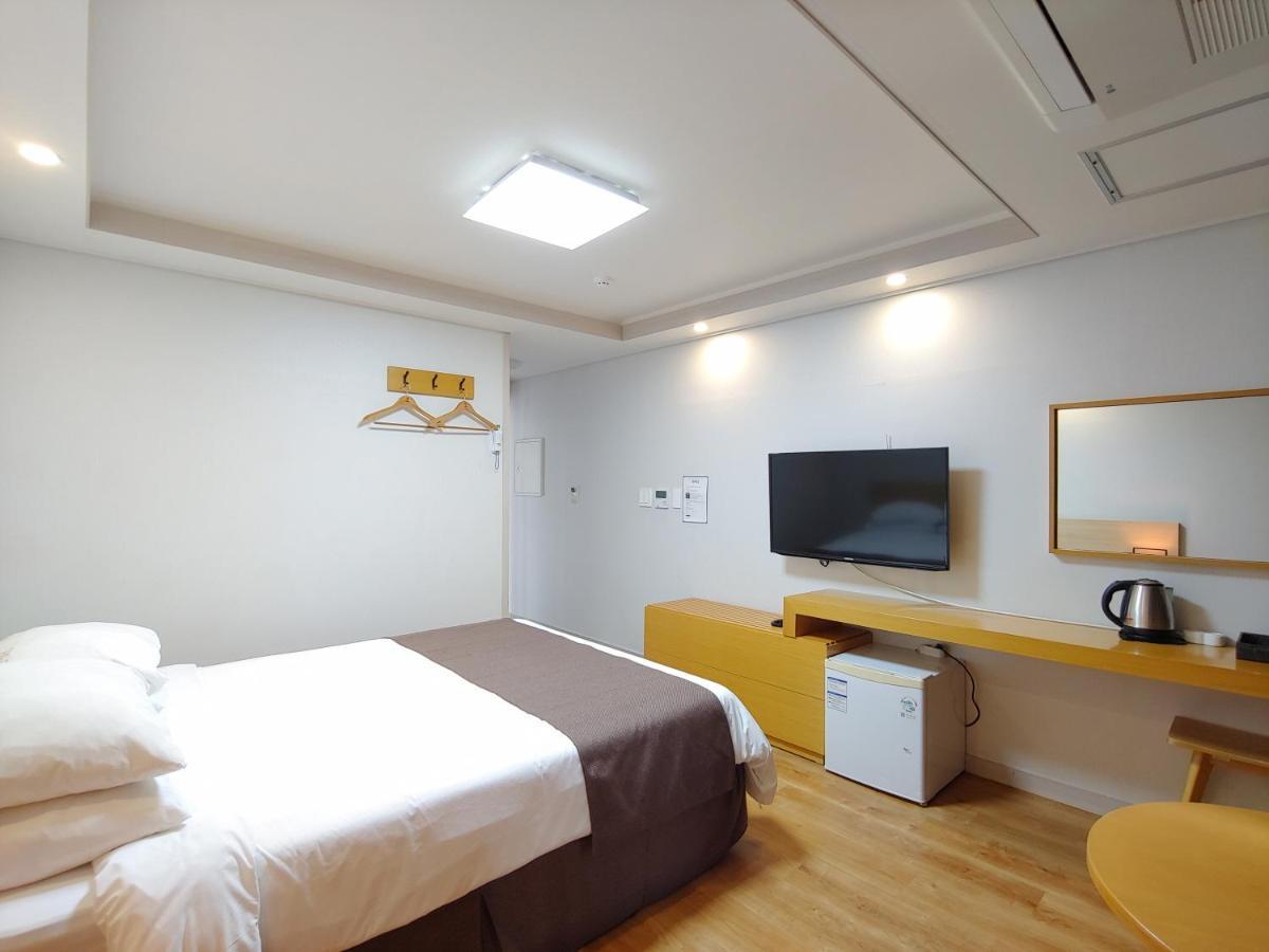 Jeju Lavender Hotel Seogwipo Eksteriør bilde
